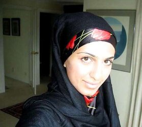 Non-porno Arab dame, with or sans hijab