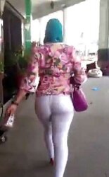 ARAB FLEDGLING MUSLIM BEURETTE HIJAB PHAT RUMP
