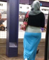 ARAB FLEDGLING MUSLIM BEURETTE HIJAB PHAT RUMP