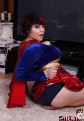 PLUMPER DORS FELINE ( SUPERGIRL ) 1A PARTE