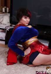 PLUMPER DORS FELINE ( SUPERGIRL ) 1A PARTE