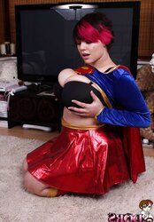 PLUMPER DORS FELINE ( SUPERGIRL ) 1A PARTE