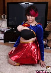 PLUMPER DORS FELINE ( SUPERGIRL ) 1A PARTE