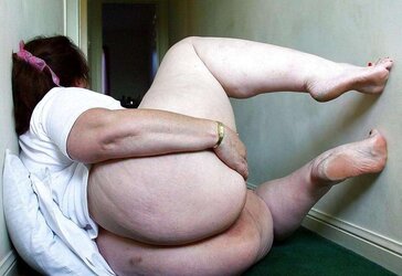 PLUMPER Mature Opening Up her Enormous Fuckholes PART