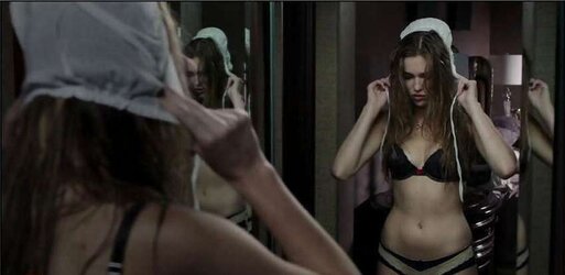 Lili Simmons