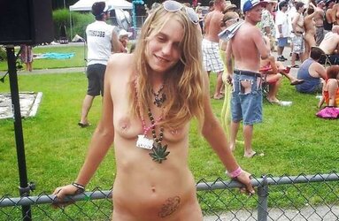 More gals from Nudes a Poppin