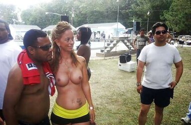 More gals from Nudes a Poppin