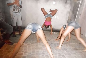 Upskirt, Upshorts, Oops