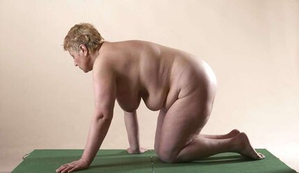 Jirina getting on all fours