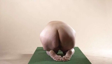 Jirina getting on all fours