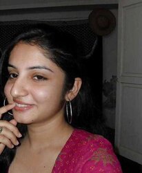 Pakistani and Indian College And School Femmes Photos