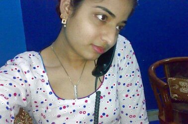 Pakistani and Indian College And School Femmes Photos