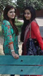 Pakistani and Indian College And School Femmes Photos