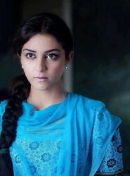 Pakistani and Indian College And School Femmes Photos