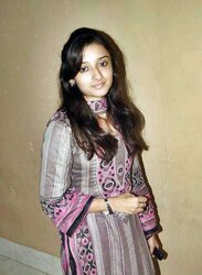 Pakistani and Indian College And School Femmes Photos