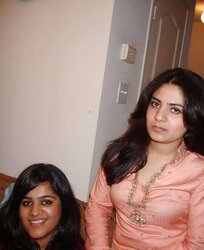 Pakistani and Indian College And School Femmes Photos