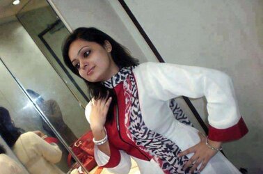 Pakistani and Indian College And School Femmes Photos