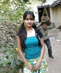 Pakistani and Indian College And School Femmes Photos