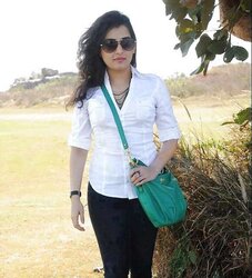 Pakistani and Indian College And School Femmes Photos