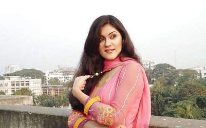 Pakistani and Indian College And School Femmes Photos