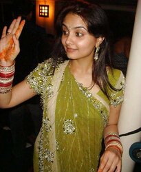 Pakistani and Indian College And School Femmes Photos