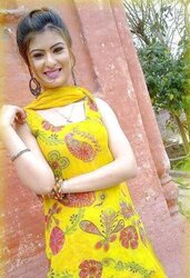 Pakistani and Indian College And School Femmes Photos