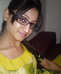 Pakistani and Indian College And School Femmes Photos
