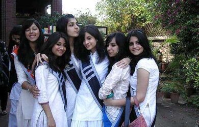 Pakistani and Indian College And School Femmes Photos