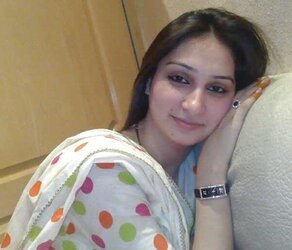 Pakistani and Indian College And School Femmes Photos