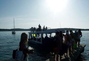 Stolen Photos - Gang of Femmes in Holidays Part