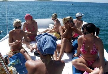 Stolen Photos - Gang of Femmes in Holidays Part