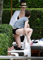 Anne Hathaway luxurious picture