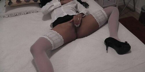 UNE BOMBE LATINE FAIT LE MENAGE