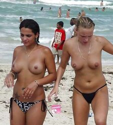 Super-Cute beach, swimsuit and pool chicks