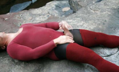 Maroon Leo, ebony pantyhose