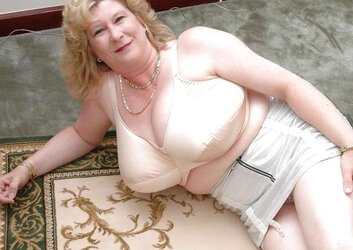 Ample Jugs mature 38HH