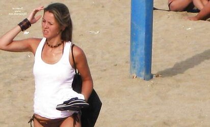 Beach unwrapping, unwrap or getting naked