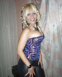 Towheaded latin super-sexy mom