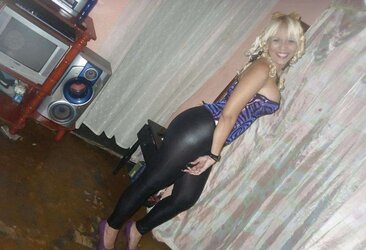 Towheaded latin super-sexy mom