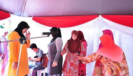 Remarkable malay mom