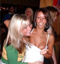 TRULY STEAMY LADIES IN PUBLIC