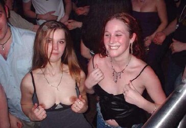 TRULY STEAMY LADIES IN PUBLIC