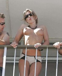 TRULY STEAMY LADIES IN PUBLIC