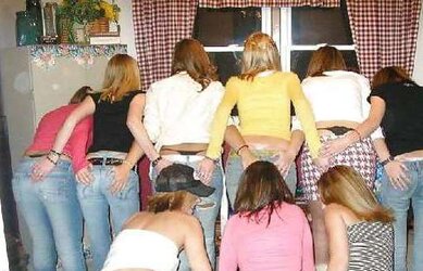 Geile Hintern Geile Ladies zeigen sich von hinten