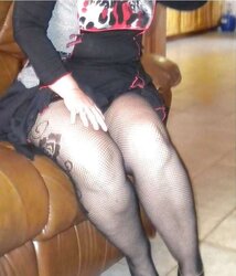 Mature Legshow