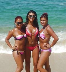Bikinili Kizlar