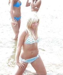 Bikinili Kizlar