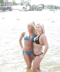 Bikinili Kizlar
