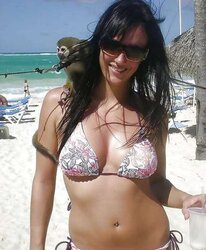 Bikinili Kizlar