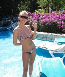 Bikinili Kizlar